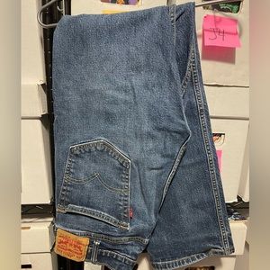 Levi 505 38x32 means jeans.